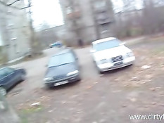 Пацан с видеокамерой познакомился с Машей и снял с ней порно клип