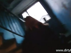 Пацан с видеокамерой познакомился с Машей и снял с ней порно клип