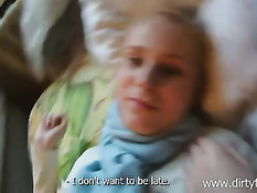 Пацан с видеокамерой познакомился с Машей и снял с ней порно клип