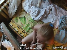 Пацан с видеокамерой познакомился с Машей и снял с ней порно клип