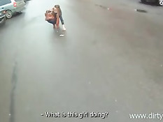 Помог на улице русской девке Кристине и развёл на трах в подъезде