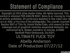 Порочная Abella Anderson соблазняет двух парней сетчатым бельём