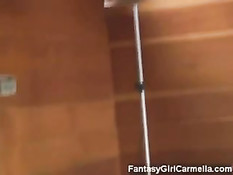 Carmella Bing показала фотографу свои прелести и снялась в порно
