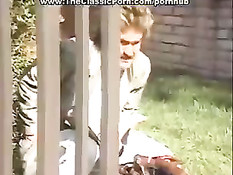 Свингеры собрались в загородном доме и занялись сексом во дворе