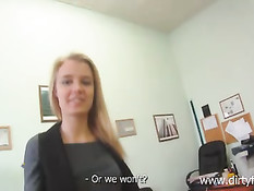 Юная Настя пришла устраиваться на работу, а попала в порно ролик