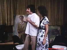 Порно актриса Linda Lovelace заглатывает хуй парня по самые гланды