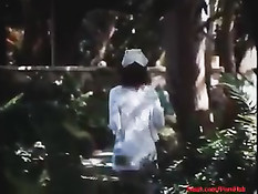 Порно актриса Linda Lovelace заглатывает хуй парня по самые гланды