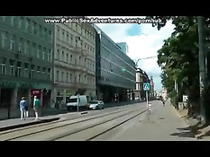 Нагота и секс в общественных местах заводят молодую блондиночку