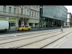 Нагота и секс в общественных местах заводят молодую блондиночку