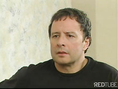 Мужчина отшлёпал рыжую суку по заднице, пока она не покраснела