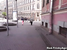 Порно агент заманил на кастинг питерскую девку и кончил ей в пизду