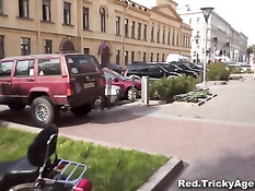 Молодая русская красавица в первый раз снимается в порно клипе