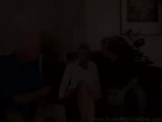 Зрелая блондинка с маленькой грудью занимается сексом с мужиком