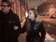 Русская девка искала ночью библиотеку, а нашла хуй на свою пизду