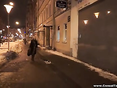 Чёрный парень снял на улице блондинку Наталью и отодрал в киску