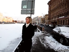 Русская блондинка с большой грудью трахается с новым приятелем