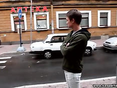 Приезжий паренёк снял на улице и оттрахал дома русскую девчонку