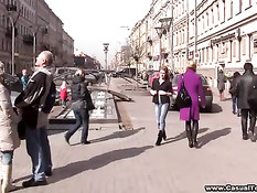Новая подруга пригласила паренька к себе в гости и сделала минет