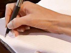 Одинокая домохозяйка с большой грудью ебётся с курьером на кухне