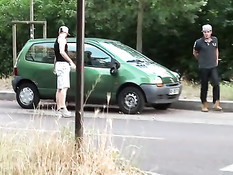 Гей подобрал на дороге попутчика и занимался с ним сексом в лесу
