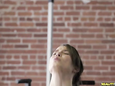 Лесбиянки Alyssa Reece и Malena Morgan трахаются в спортивном зале