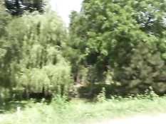 Две лесбиянки гуляют взявшись за руки и занимаются сексом в доме