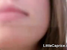Горячая чешская девушка Little Caprice трахается с парнем в туалете