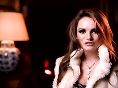 Сексуальная нимфоманка Tori Black хочет ебаться с двумя мужиками