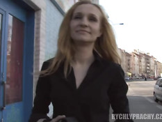 Чешская женщина за деньги согласилась трахаться с парнем на улице