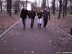 Две молодые русские парочки занимаются сексом в выходной день
