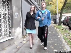 Юные чешские ребята пришли в гости и занялись групповым сексом