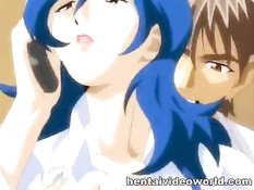Парень ласкает большую грудь хентай подруге и даёт отсосать член