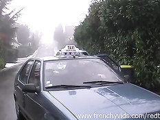 Мужчина оттрахал на кухне в задницу ненасытную зрелую брюнетку