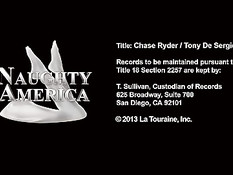 Грудастая студентка Chase Ryder ебётся в позе наездницы на парте
