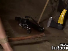Парни поймали в лесу молодых тёлок и жёстко отодрали во все дыры