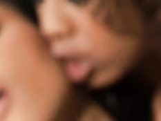 Смуглые лесбиянки Misty Stone и Rihanna Rimes трахаются на кухне