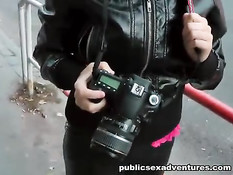 Турист снял на улице юную брюнетку и отодрал в ближайшем лесу