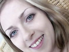 Симпатичная блондинка Abigaile Johnson получила сперму на личико
