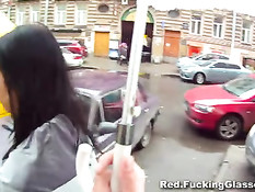 Паренёк снял на улице молодую русскую шалаву и оттрахал у окна