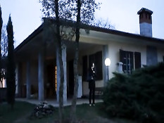 Сексуальная итальянская женщина трахается с тремя любовниками