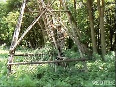 Военный увидел загорающую на поляне девушку и насадил на член