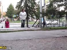 Сексуальная россиянка в красном платье ебётся с новым приятелем