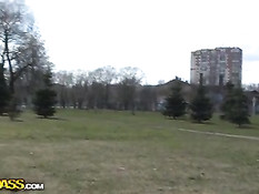 Привёл домой симпатичную русскую девушку и оттрахал на кровати