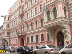 Юная русская сучка напросилась в гости к парню и занялась сексом