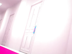 Симпатичную молодую рабыню водят на поводке и трахают рачком