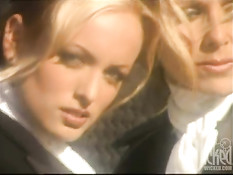 Лесбийский секс Julia Ann и Stormy Daniels после конной прогулки