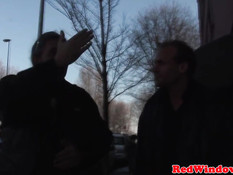 Мужик отъебал в пизду молодую любительницу с пирсингом пупка