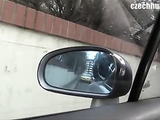 Гомосексуалист посадил в машину молодого гея и дал отсосать член