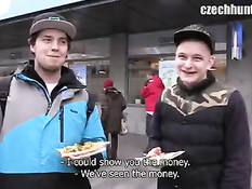 Молодой чешский гей согласился подставить анус на порно кастинге