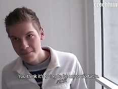 Молодой чешский гей согласился подставить анус на порно кастинге